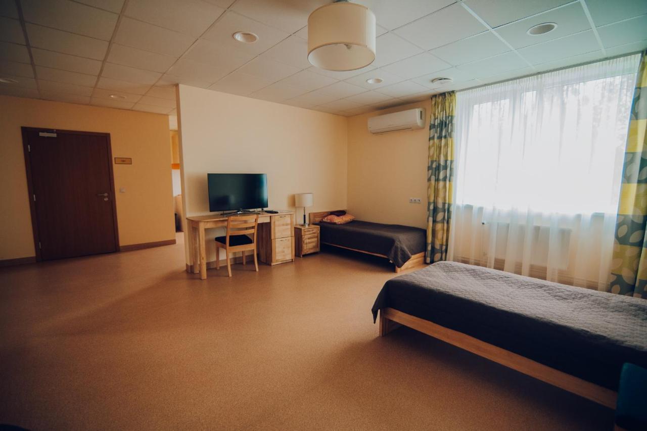 Valmieras Tehnikuma Dienesta Viesnica Buitenkant foto